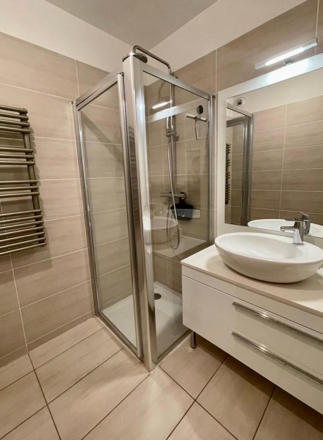 Oxford 1 Bedroom Apartment In A Brand New Building With A Pool Канны Экстерьер фото